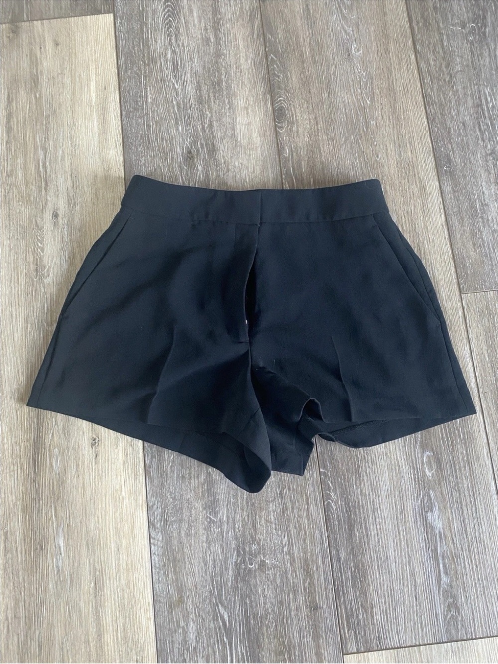 Aritzia Black Women’s High-Waist limitless short curve fit mini